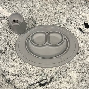 Ezpz silicone happy plate and trainer cup set